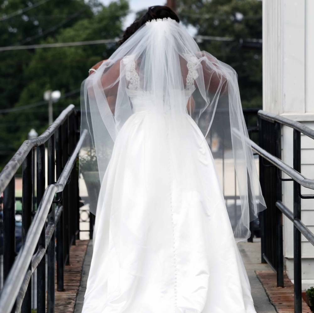 Plus size Ivory wedding dress - Picture 3 of 6